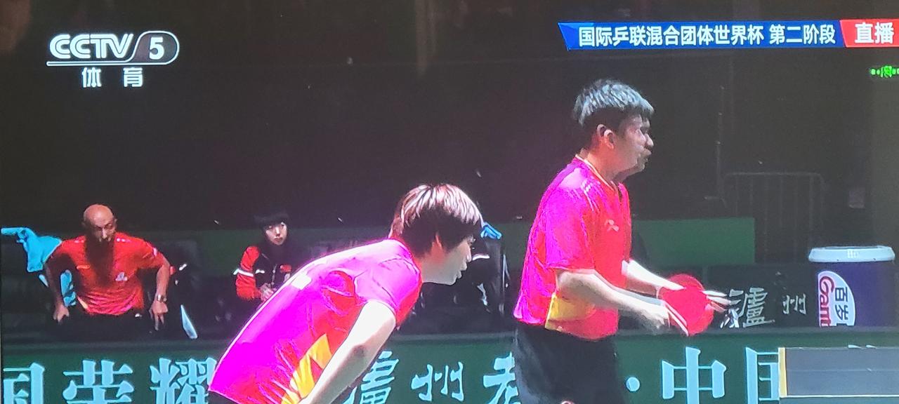 恭喜大丫头/小石头组合3:0战胜韩国金娜英组合，为中国队先拿到3分！第一局大丫