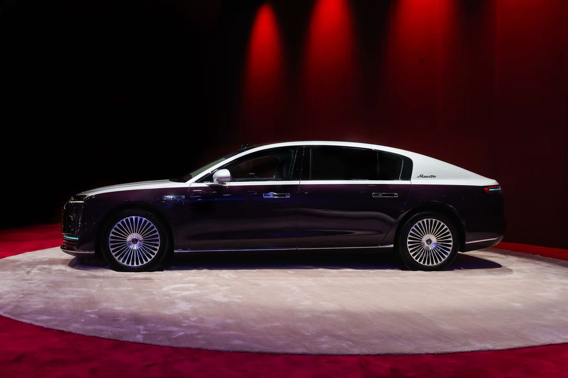 余承东曝尊界200万级新品轿车余承东首次官宣尊界全新轿车，定位200万级超豪华市