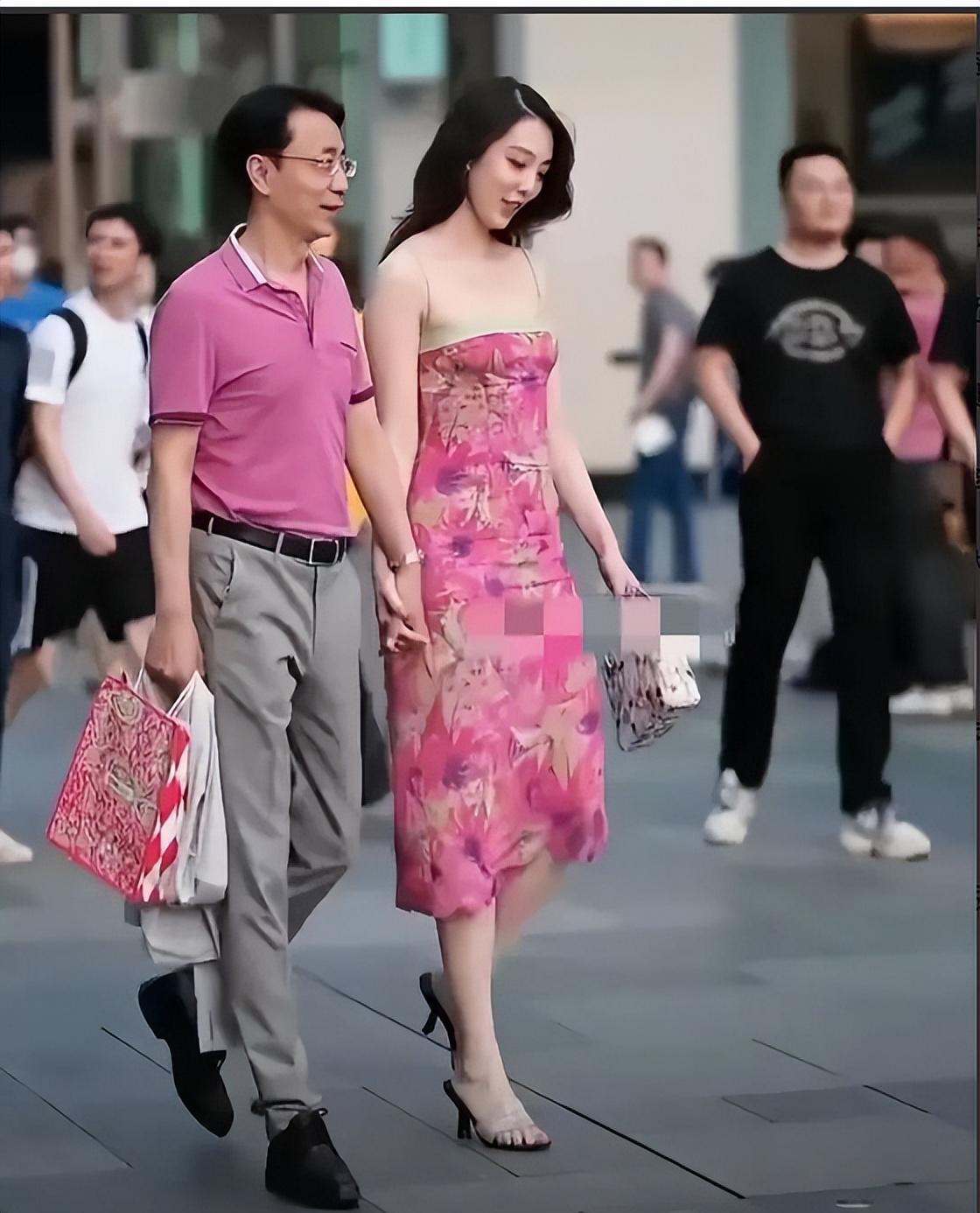太古里牵手门己经过去很多年了，两人最终是否走到一起？那么般配的两人现在生活的好吗