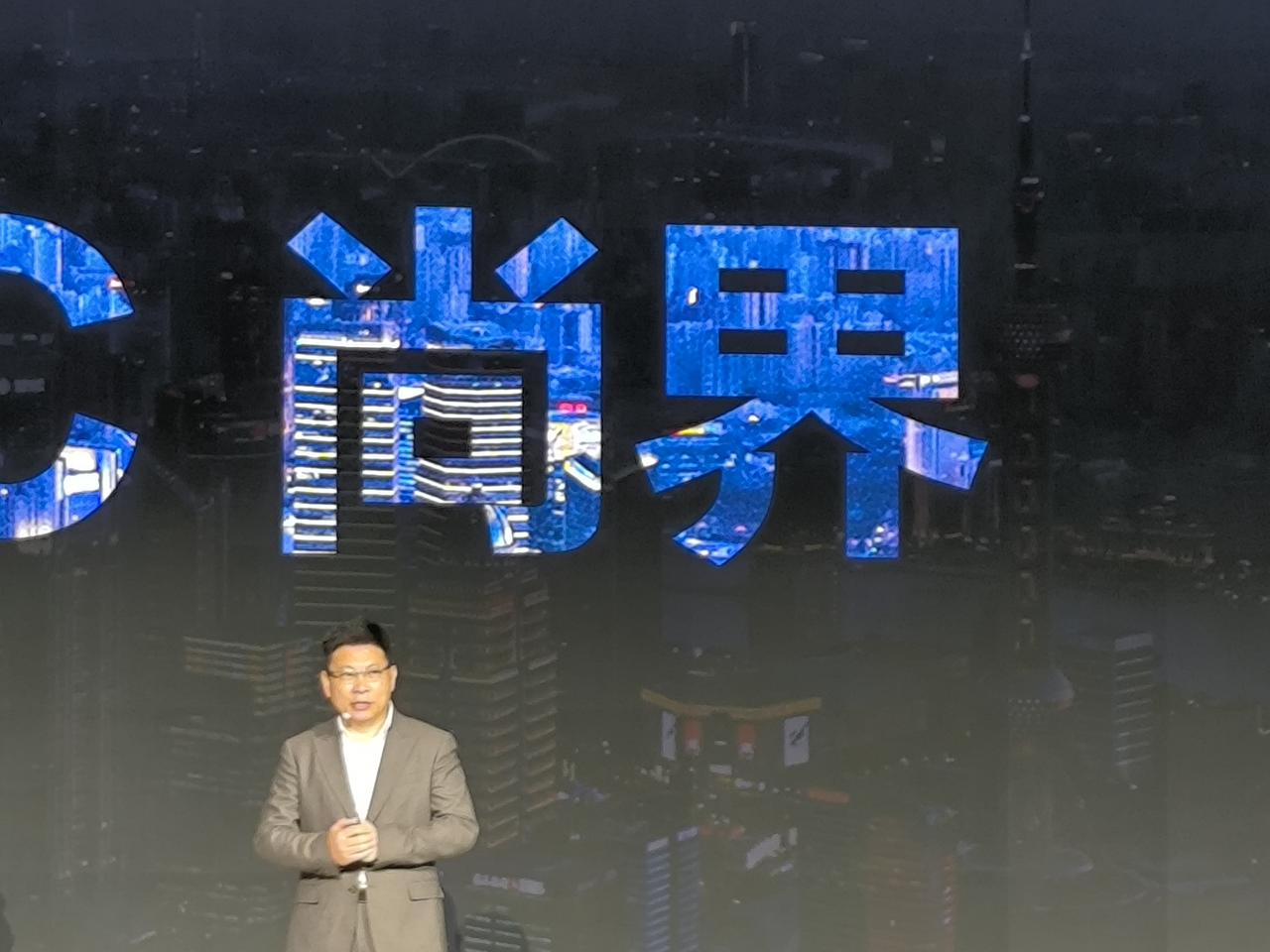 上汽发布会现场，余承东出席，联合打造的尚界将搭载华为最新技术，主动安全之外，被动