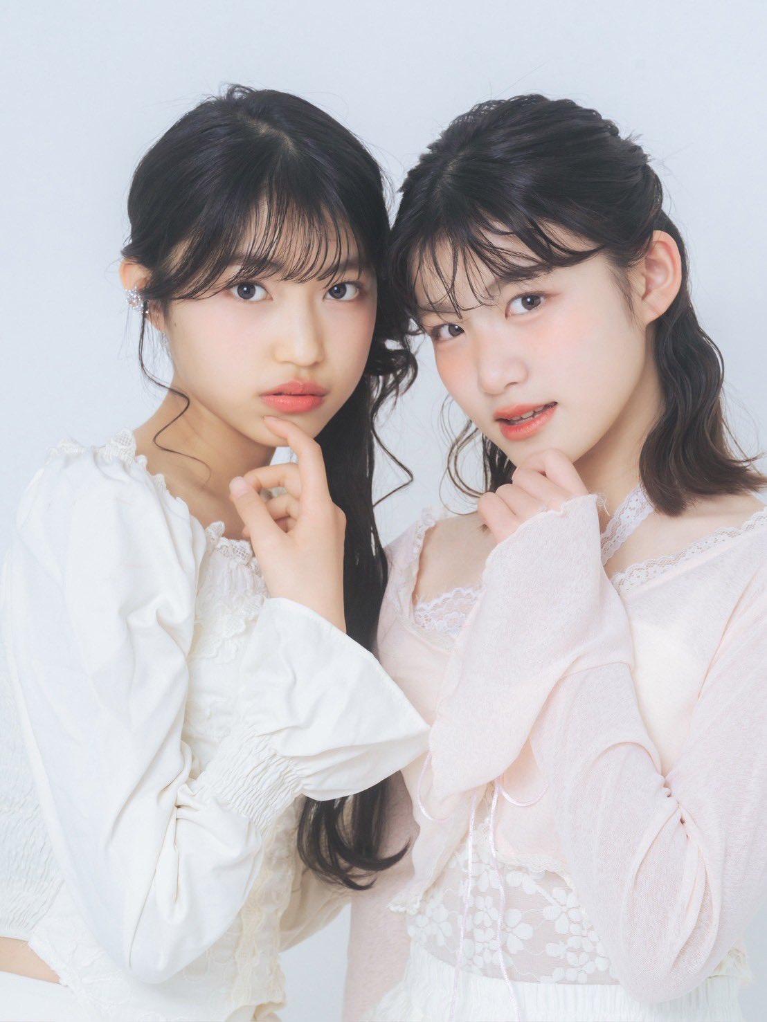 双姝并立，似画如诗。