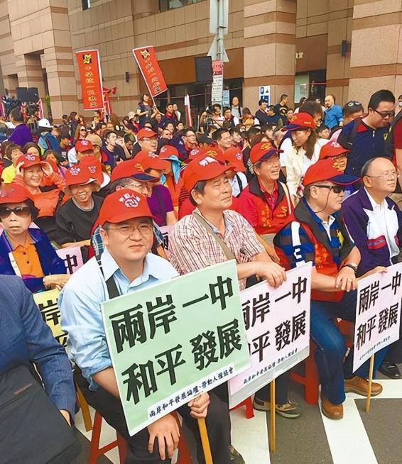 立场反转！千万粉丝的“统派标杆”，黎明前先倒下了，馆长怒斥：统派难容投机者全网