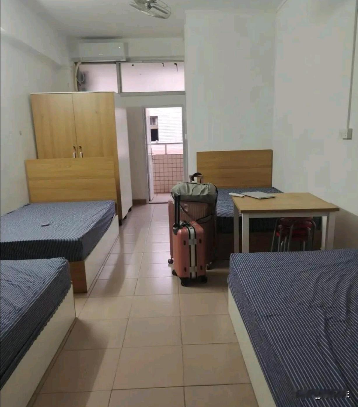 就是厂里的宿舍，这条件感觉咋样？