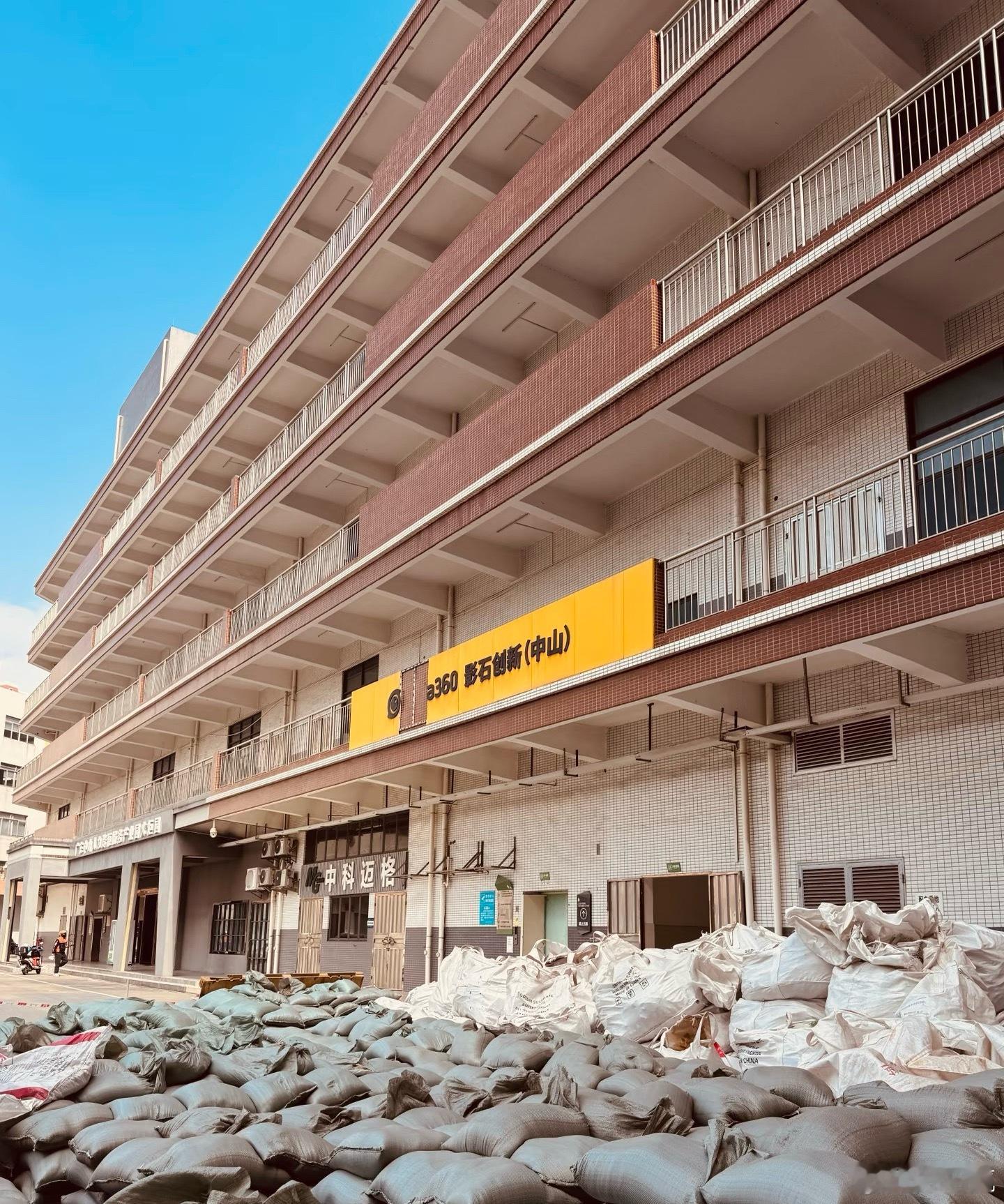 刚知道一件事，原来影石创新的创始人刘靖康是广东中山人。影石目前的主要生产基地在东