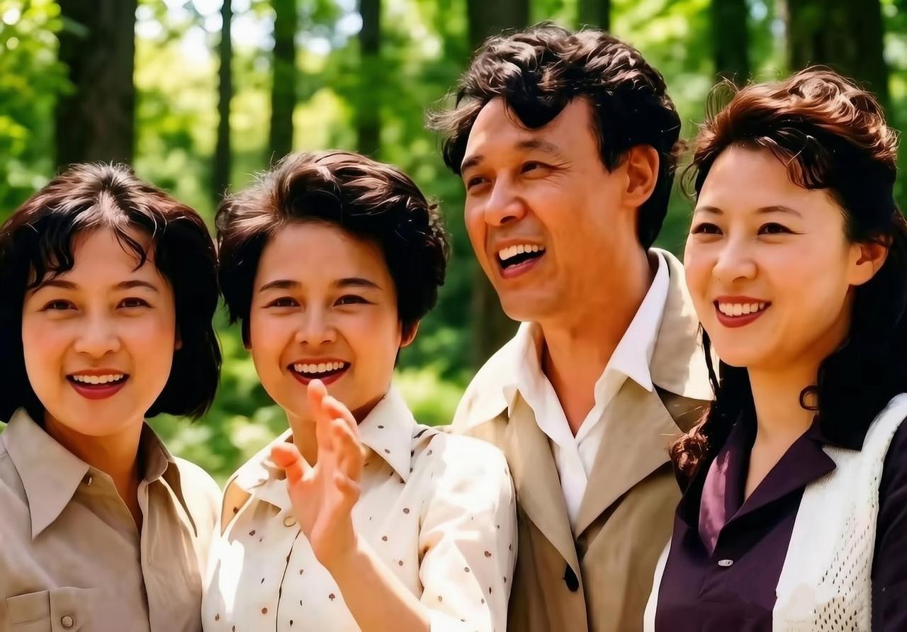 这张充满青春气息的四星同框照：我认出了发型洋气、目若朗星、雄浑沉健的达式常；