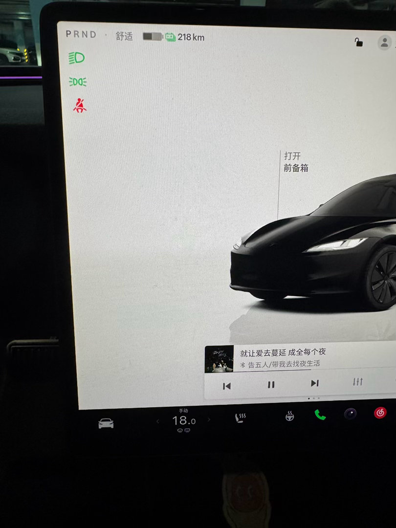 model3方向盘原来可以切歌，才知道滚轮可以左右滚，左边的滚轮左右滚就是切歌，