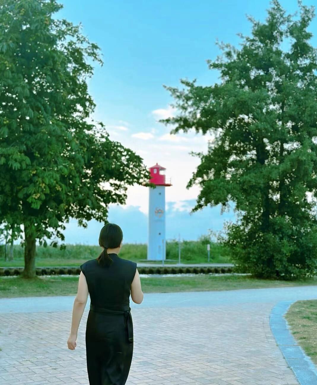 小婶今年55岁，教师退休，退休金一个月7500，退休后一点没享受生活，比上班时还