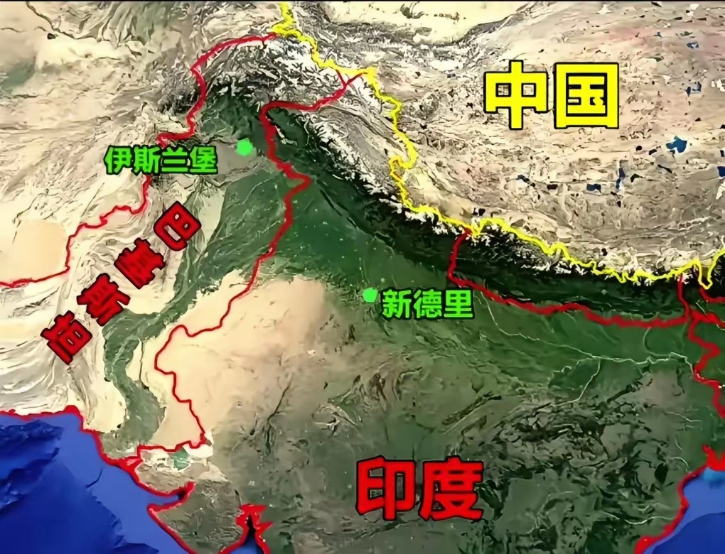 新德里距离中国仅仅只有300多公里，印度人把首都定在新德里。印度德里好像当年被吓