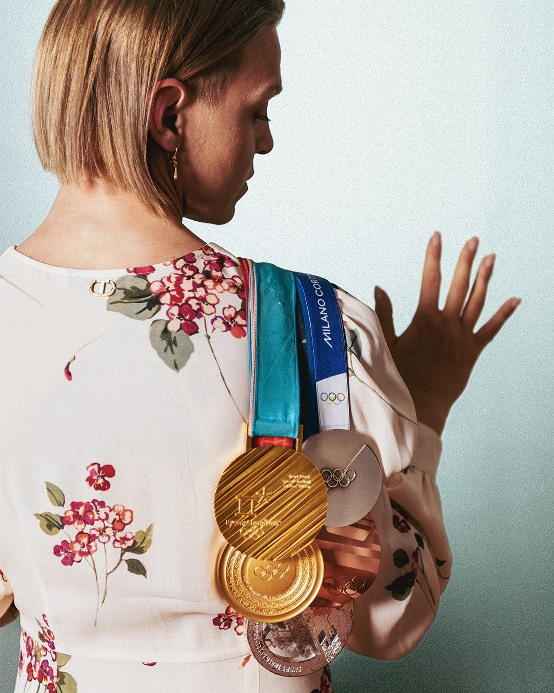 #方塔纳挂满14枚奥运奖牌#意大利短道速滑老将方塔纳6届冬奥会斩获14枚奖牌，