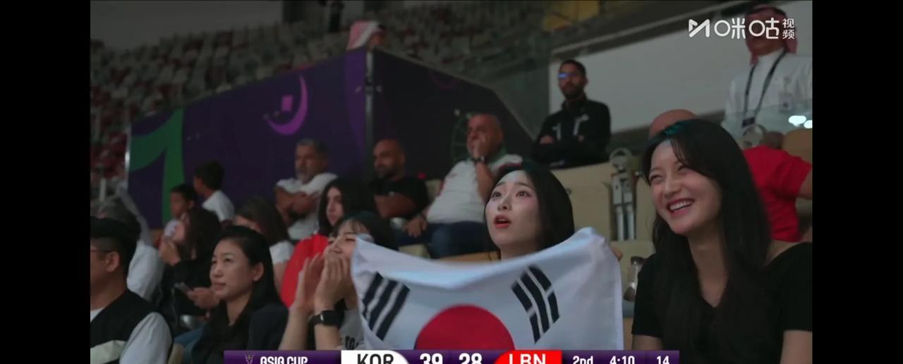 半场结束，韩国52-36黎巴嫩，三分球火力太猛了，半场韩国队三分球25投13中，