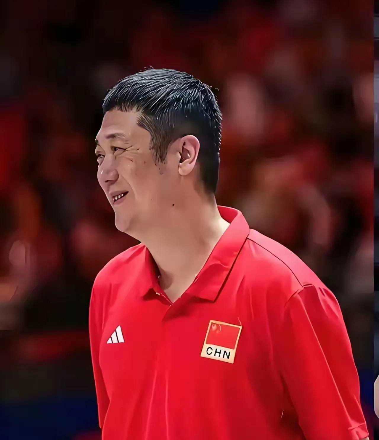 赵勇光剩下笑了！细心的球迷一定会发现，目前女排有两个小将真是很厉害，一个是17