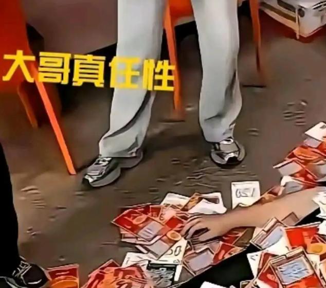 一男子为了验证刮刮乐不是坑，豪砸21万多，把彩票店全包了，当场实测，结果一出，