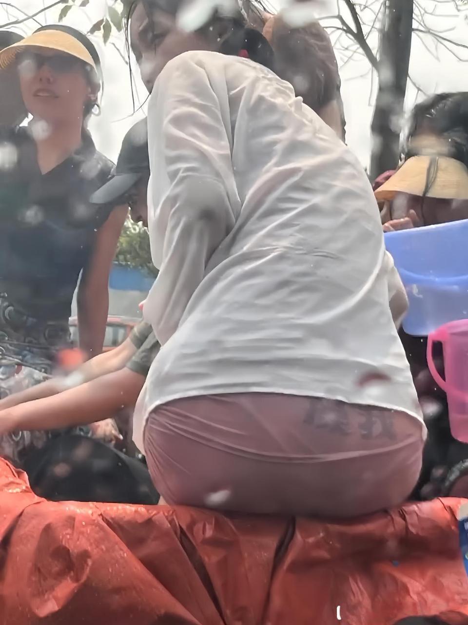 泼水节千万要好好穿