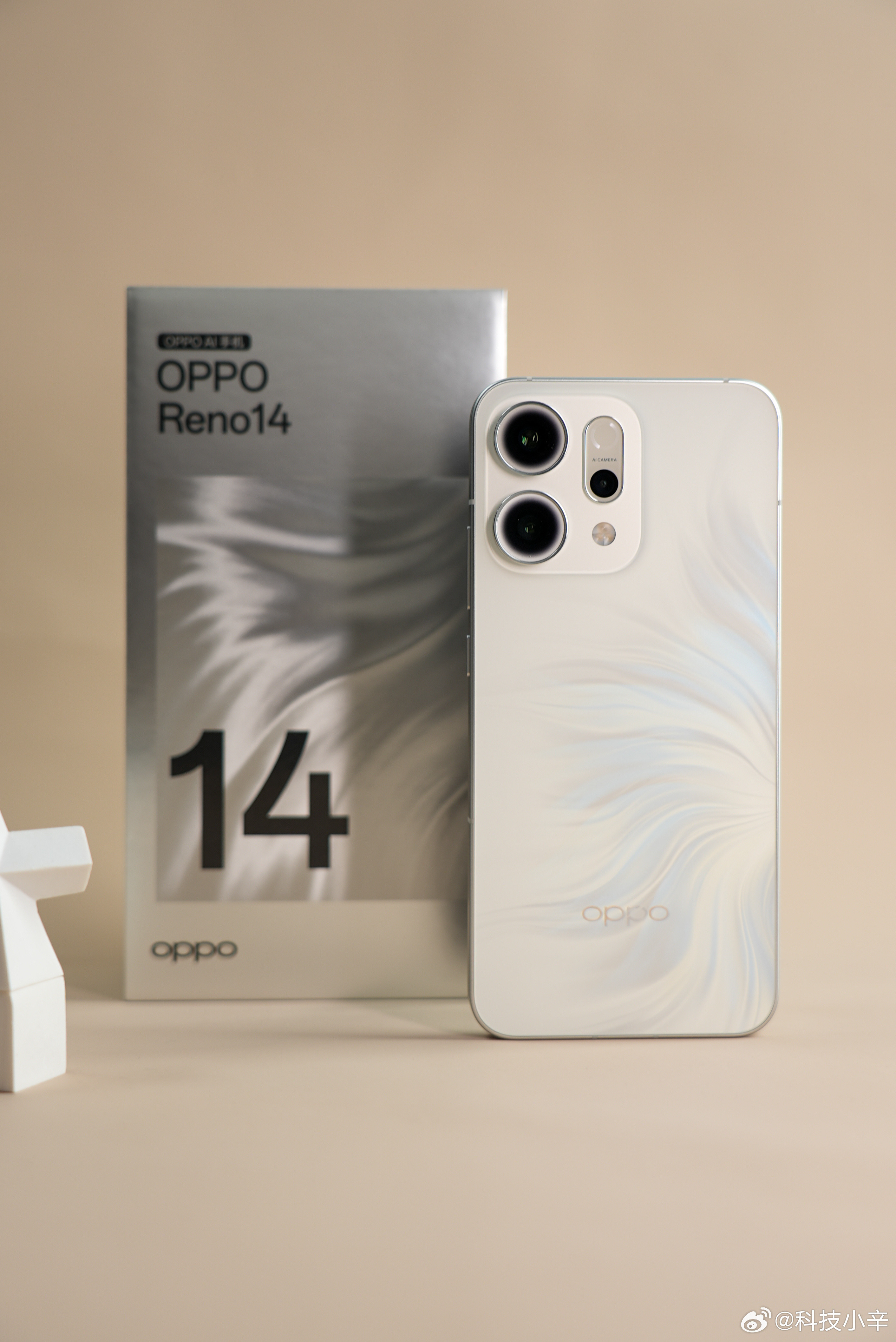 OPPOReno14「人鱼姬」TECHMAN图赏黑厂今年的新机应该是要贯穿轻