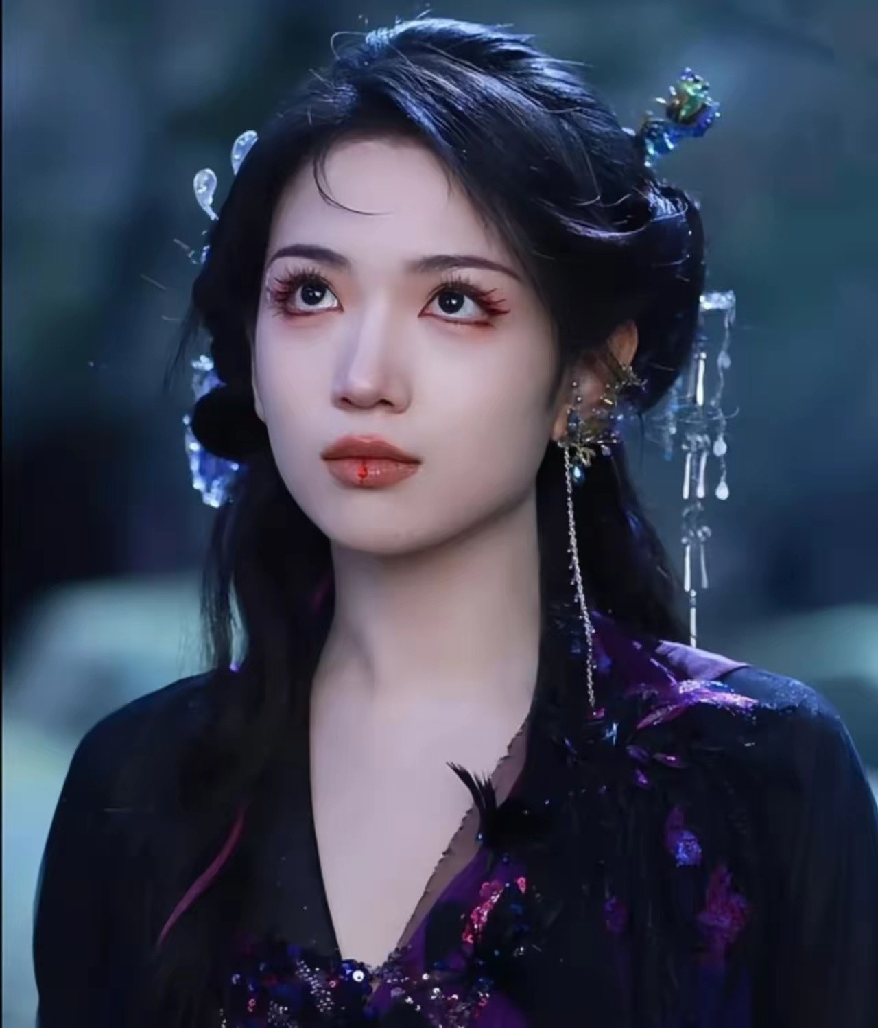 她哭诉妈妈记不住她不吃香菜，网友却扒出：妈妈破产后当月嫂，攒了十几万供她艺考《我