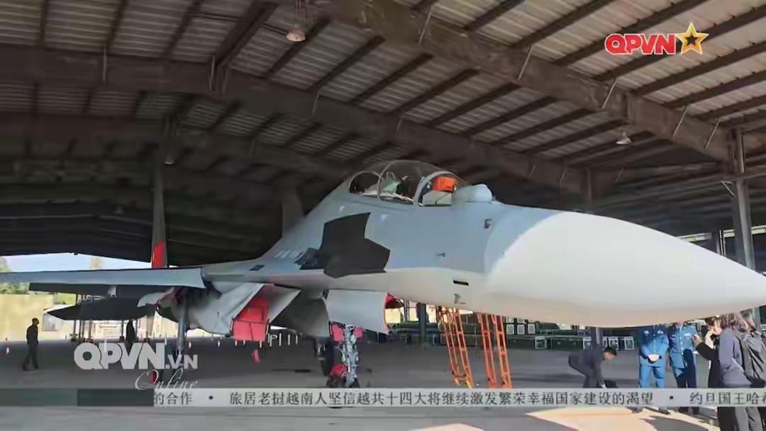 越军军官摸完歼16后沉默了：苏30MK2差距竟这么大？中国空军早已今非昔比