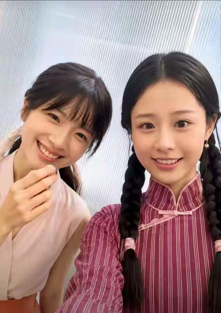 万万想不到！电影《给阿嬷的情书》火了，两位女主演也火了，最后，李思潼签约了，王