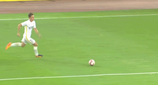 中超-鲁能3-2擒亚泰止颓 塔神西塞吉尔均破门