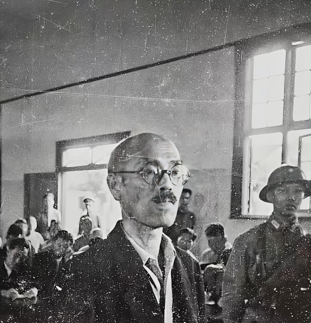 1945年，日本投降，老蒋特别对何应钦交代说：酒井隆这个战犯必须处以极刑，让他血
