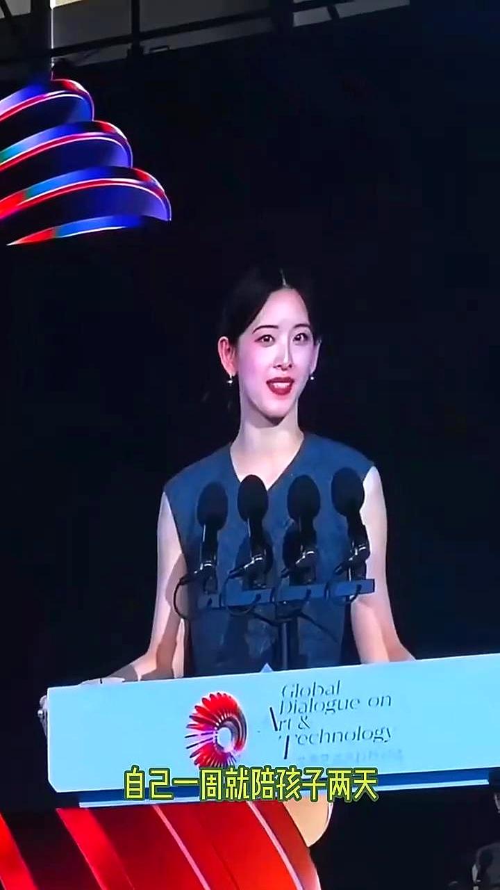 两三周才陪孩子吃一顿饭，这要是换成普通妈妈，估计早被唾沫星子淹没了吧？但章泽天