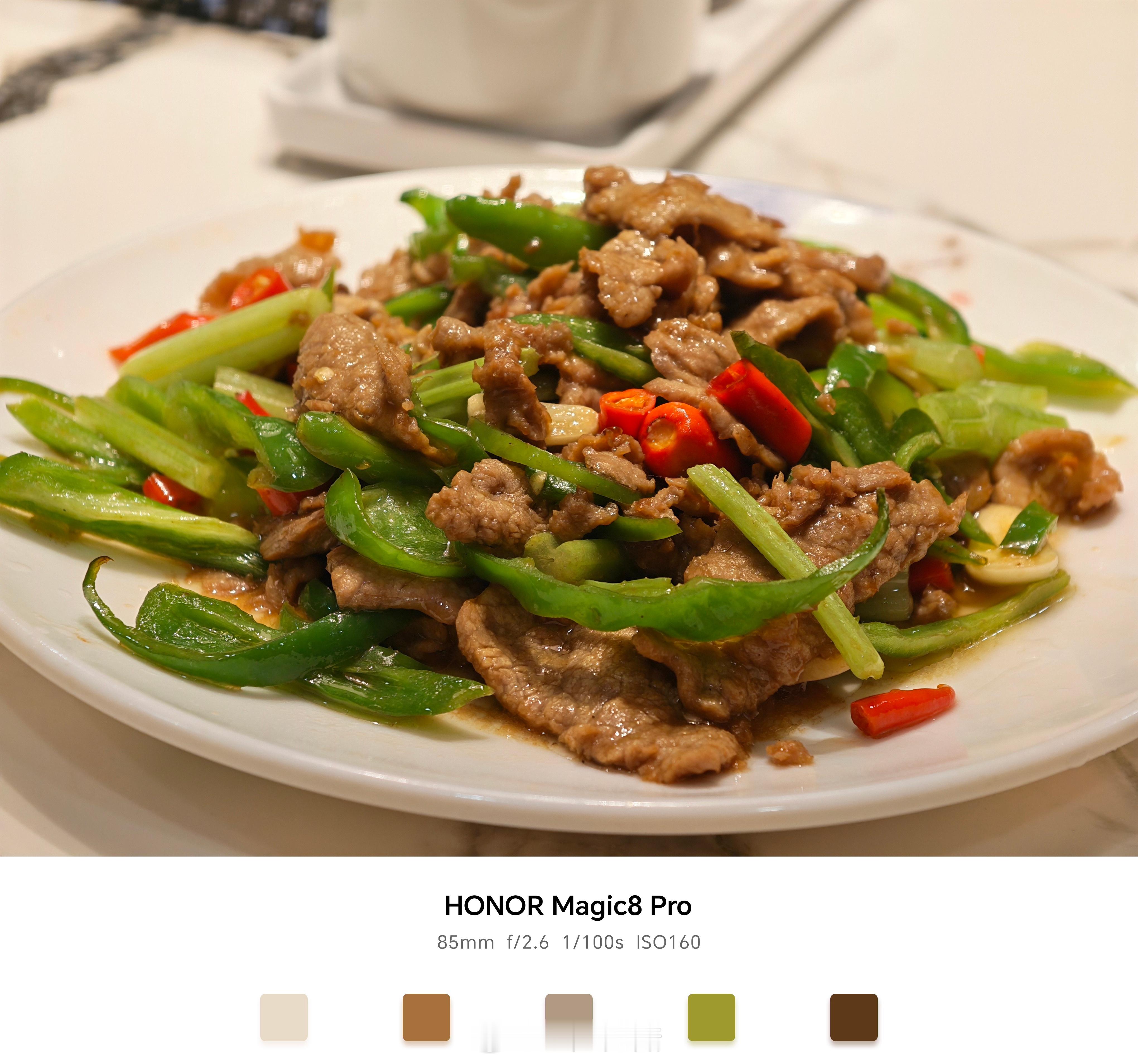 今天朋友生日论东北菜我还是最爱蒜泥肘子还整上了大G冰淇淋蛋糕！又是幸福的一天