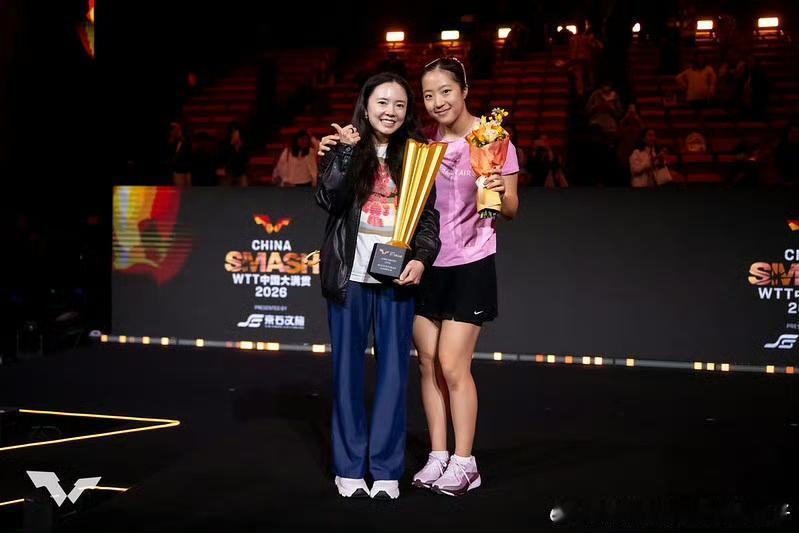 10月9日申裕斌和田志希感情真好，昨晚申裕斌和林钟勋获得中国大满贯混双冠军，结束