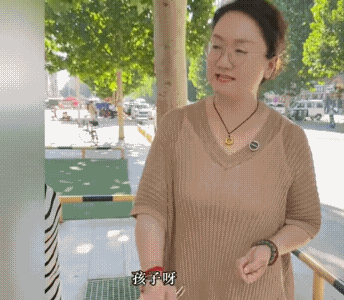 这个孩子的恶劣行为，已经显而易见，无疑将是家长们面临的挑战。过度的保护、无底