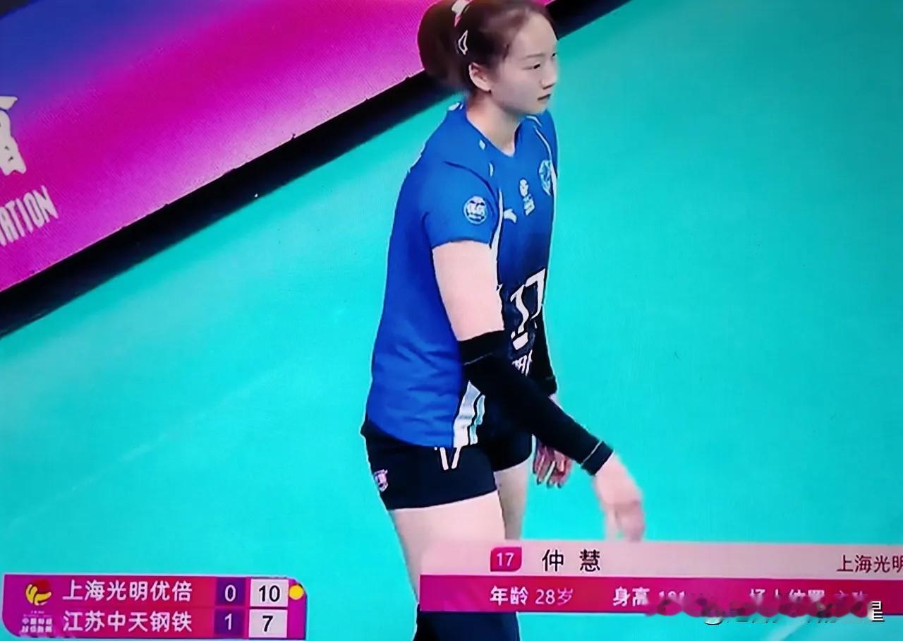 吴梦洁神了！她是怎么扛着江苏女排拿下第一局的？排超联赛这场苏沪大战真刺激！第