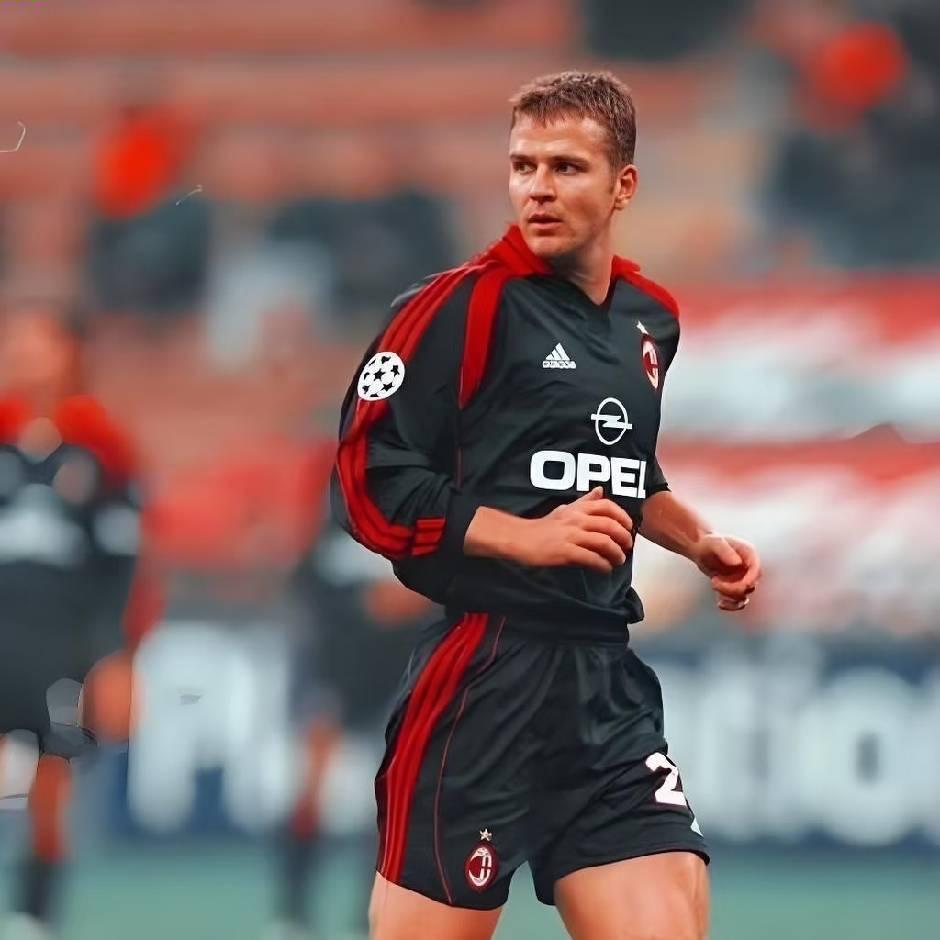 比埃霍夫：意大利足球还停留在30年前！最近米兰名宿比埃霍夫接受媒体采访时，谈到