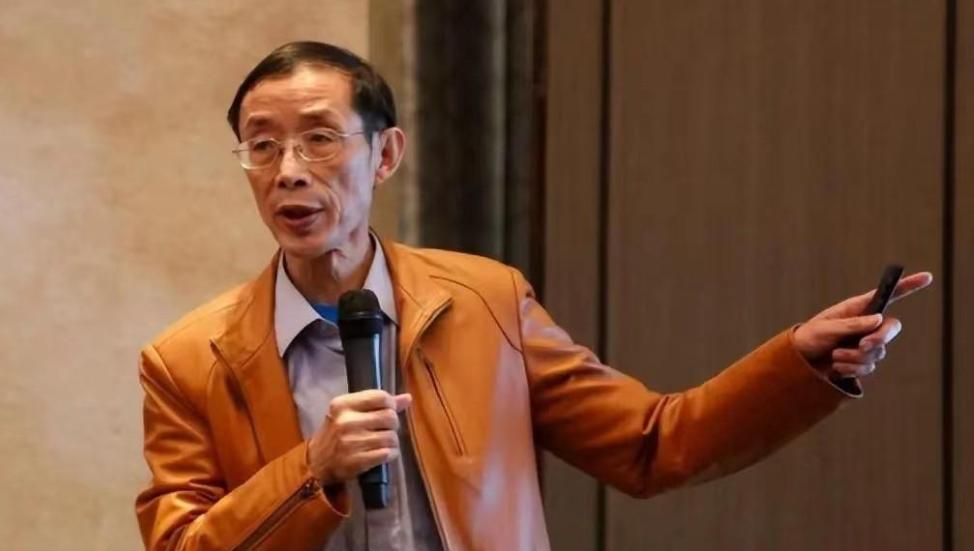 复旦大学陈平教授最近直言，过去40多年，中国干部培训和高校教授队伍里，西方价值观