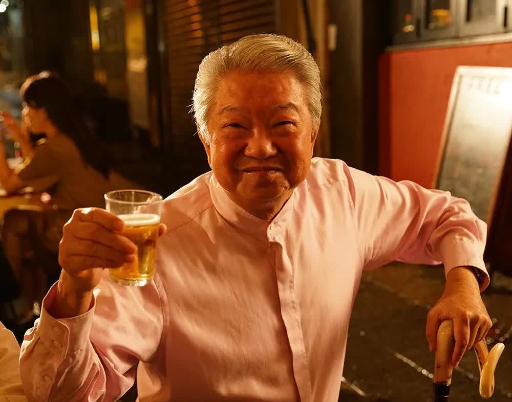 所谓香港四大才子里，就蔡澜最水，黄霑第一，金庸嘛虽然观念歪，但也确实是武侠小说绕