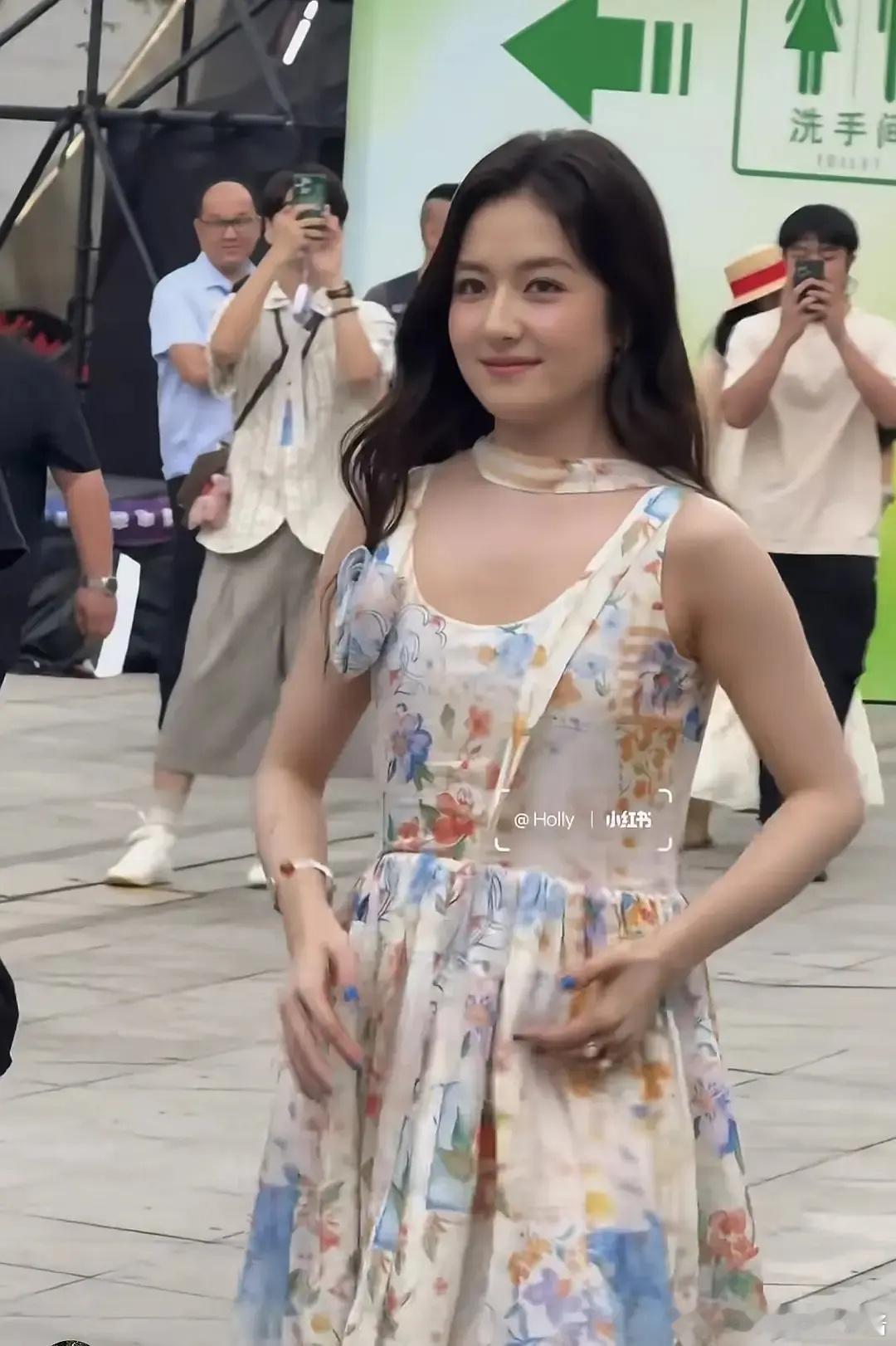 李兰迪这是发腮了吗？平常P图太过分了