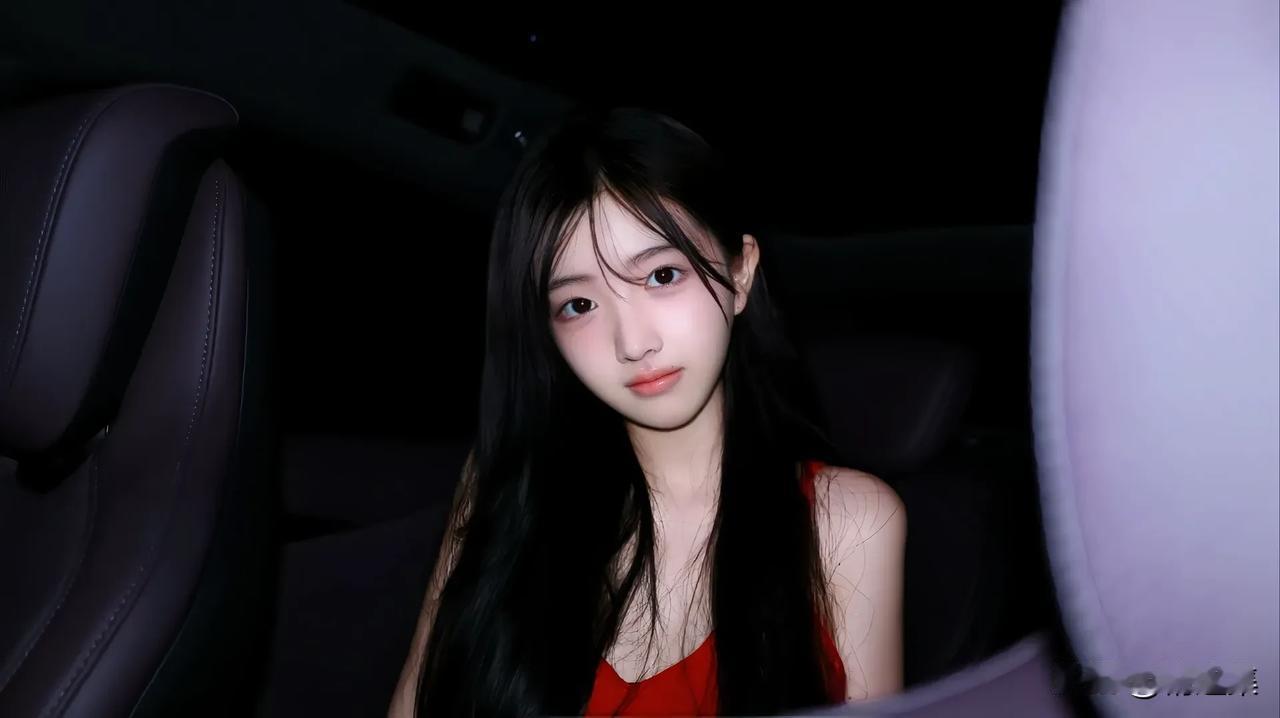夜晚车内自拍，红衣少女，温柔氛围