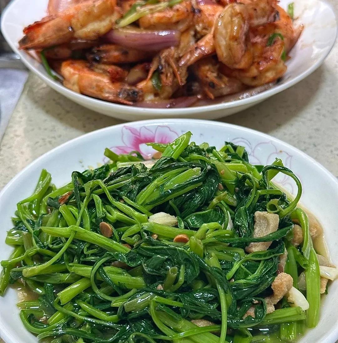 不要羡慕任何人，别人有房有车有存款也不一定幸福，别人还羡慕没车没房不用还房贷