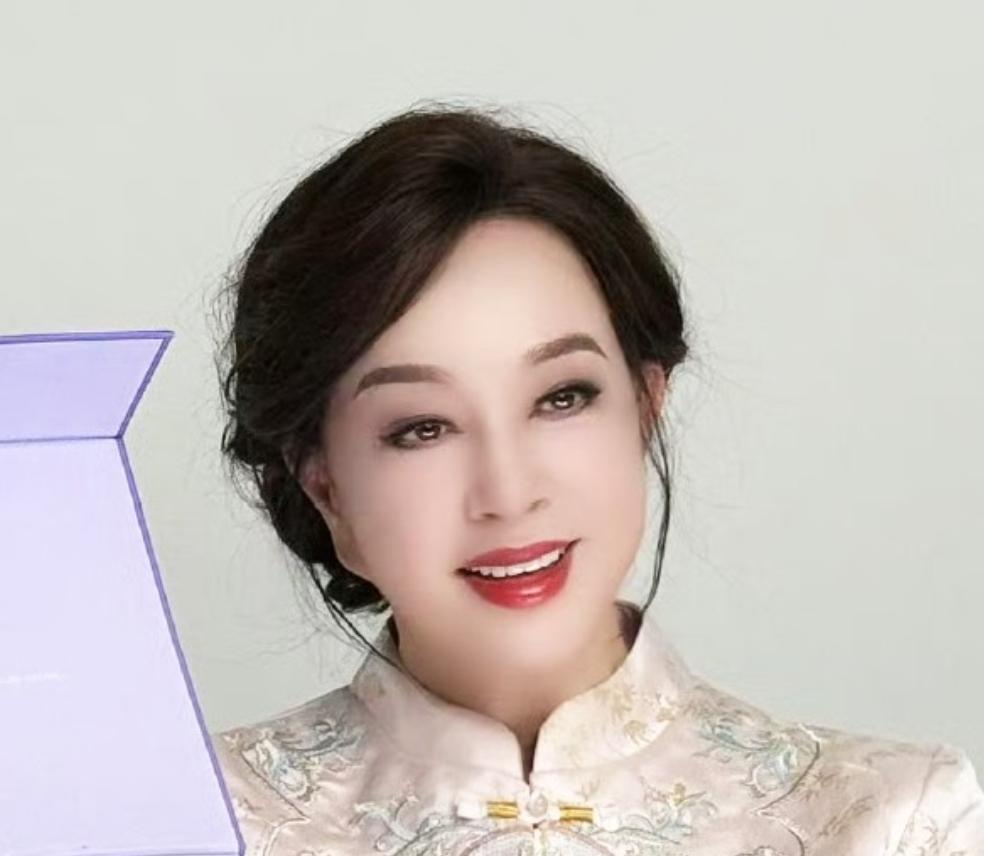 刘晓庆，被曝新料！3月17日，娱乐圈的“话题常青树”刘晓庆再度霸榜热搜，这次