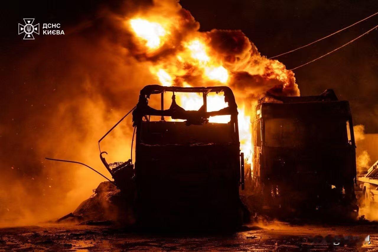 基辅陷入火海！乌克兰遭遇大规模打击！乌社交媒体消息显示，安全局大楼遇袭，有美国中