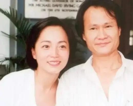 1997年，林正英去世，留下1000万遗产给苑琼丹。苑琼丹当场发誓：“我这辈子都