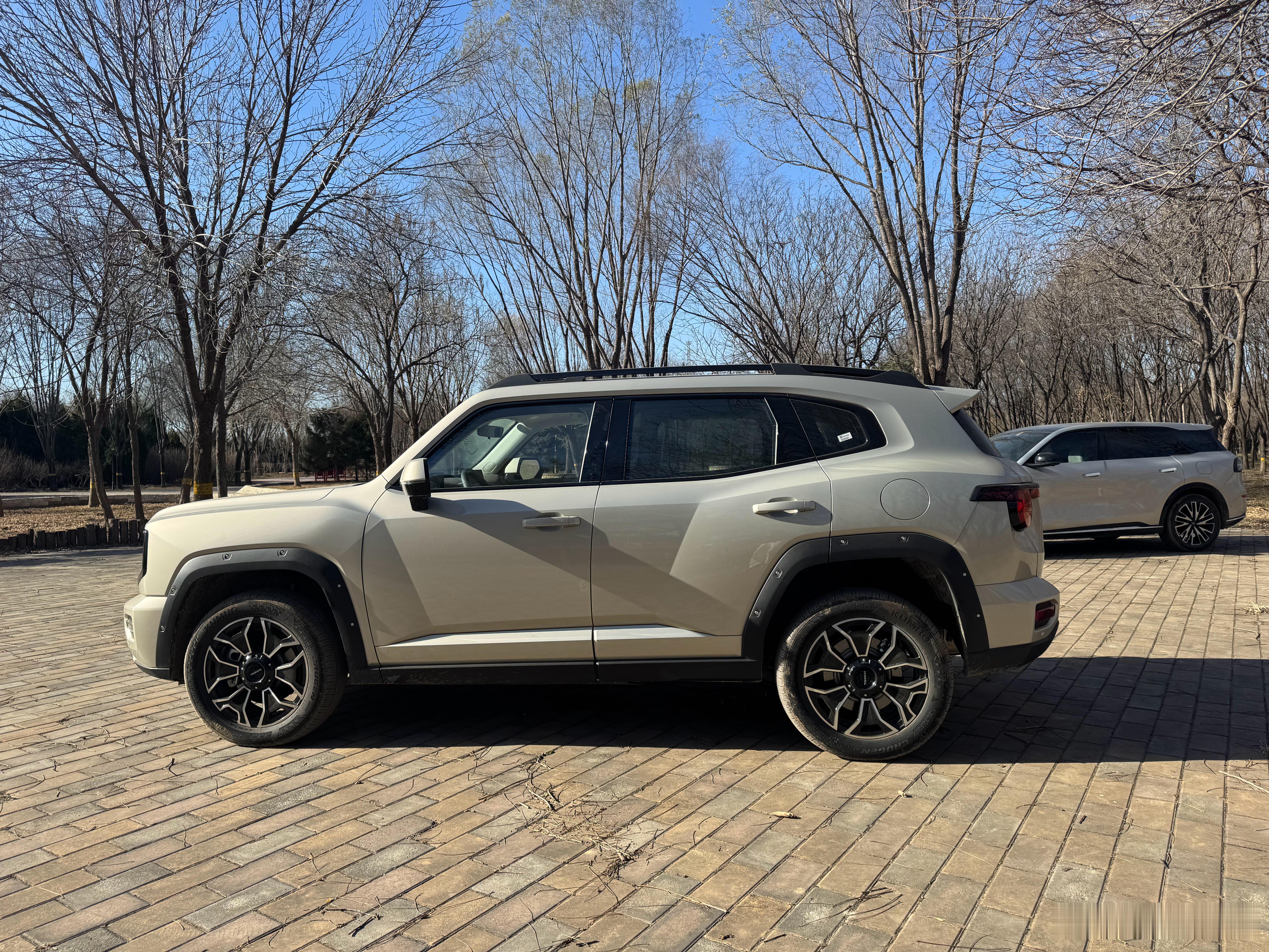 15到20万的SUV市场，竞争是最惨烈的。两台风格完全不同的车，哈弗大狗和启源Q