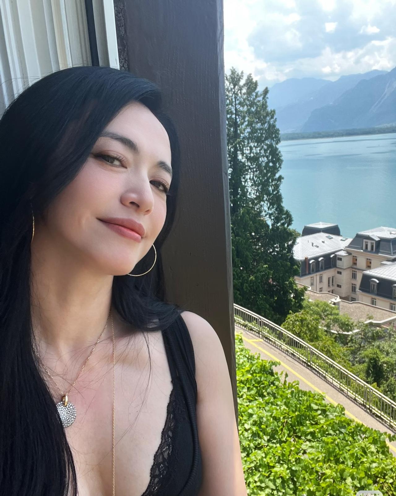 为什么姚晨现在很少拍影视剧了不是说她不喜欢演戏，也不是她把自己的重心放在了家