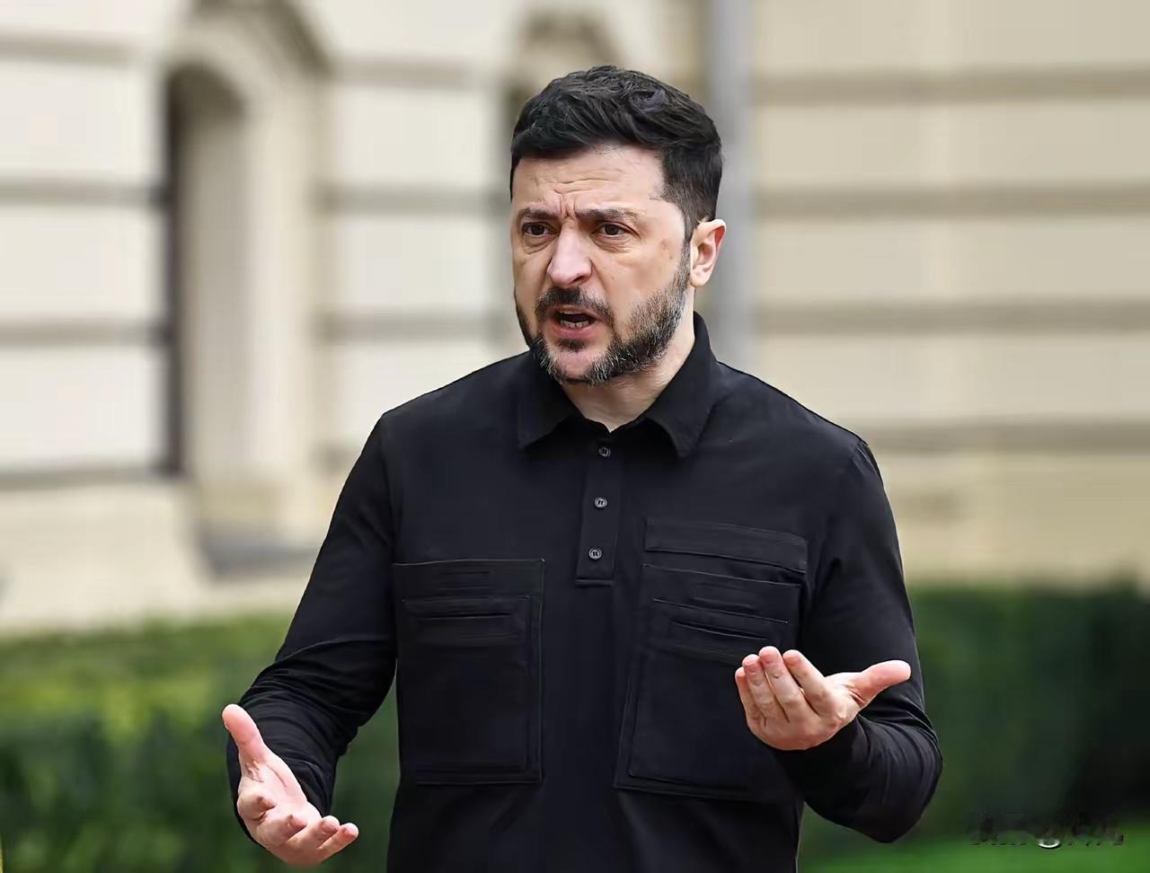 打了四年，泽连斯基终于愿意妥协！当地时间12月14日，泽连斯基在德国柏林和平谈判