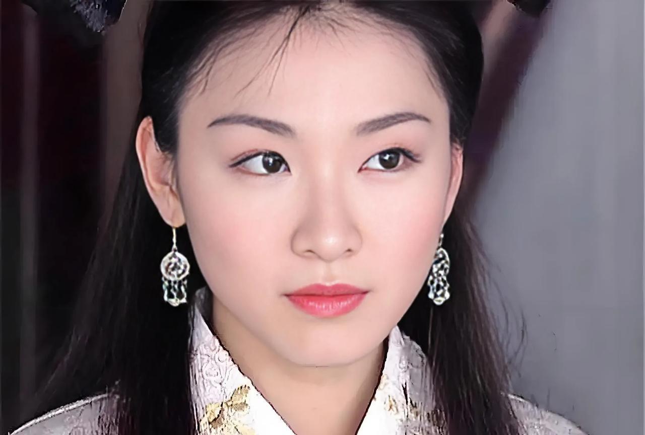 是我的审美出问题了吗？当年看《风云雄霸天下》的时候，我一直觉得幽若的扮演者才是