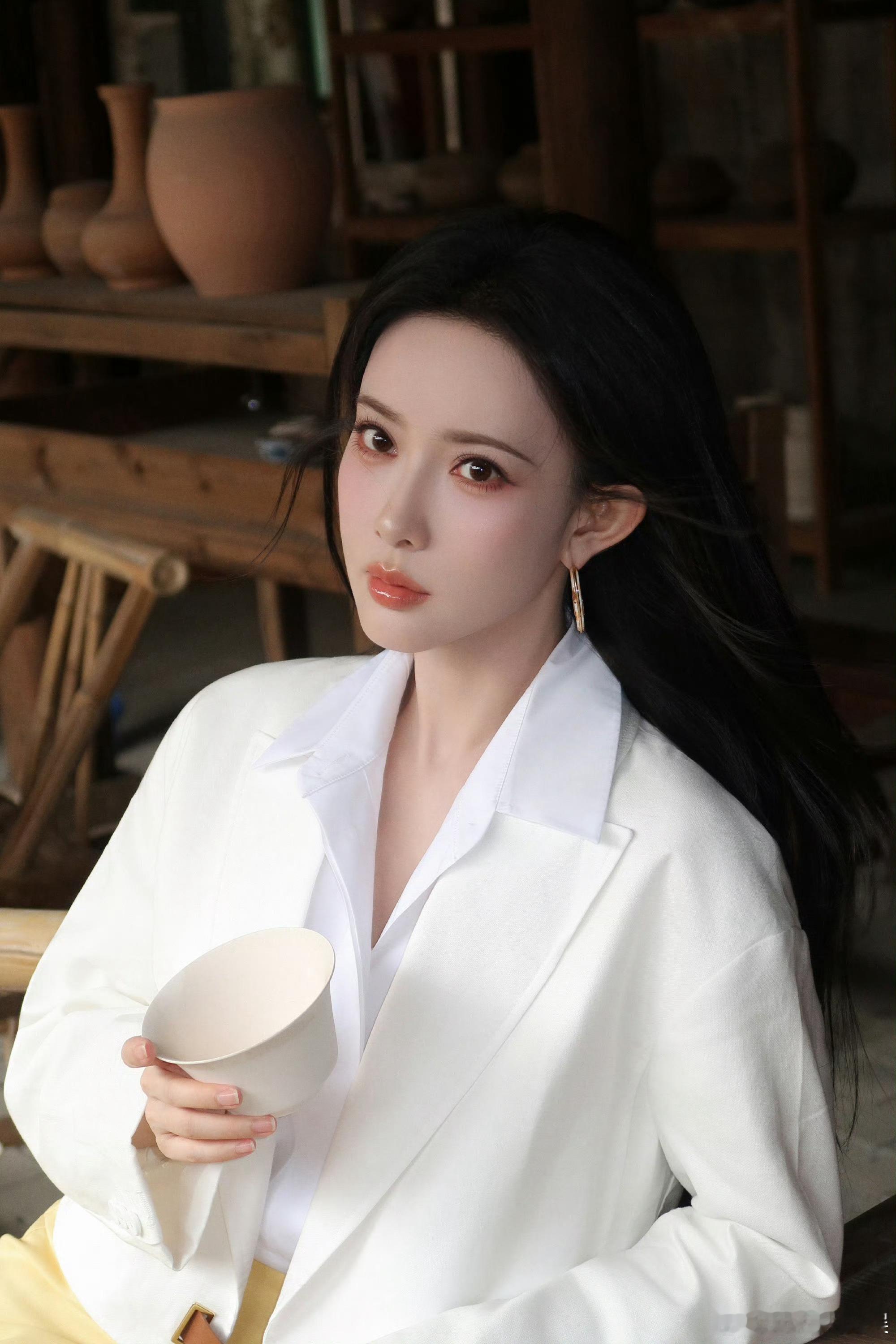 孟子义身体已无大碍孟子义对接回应孟子身体状况，“昨晚剧组收工后，孟孟突发身体不