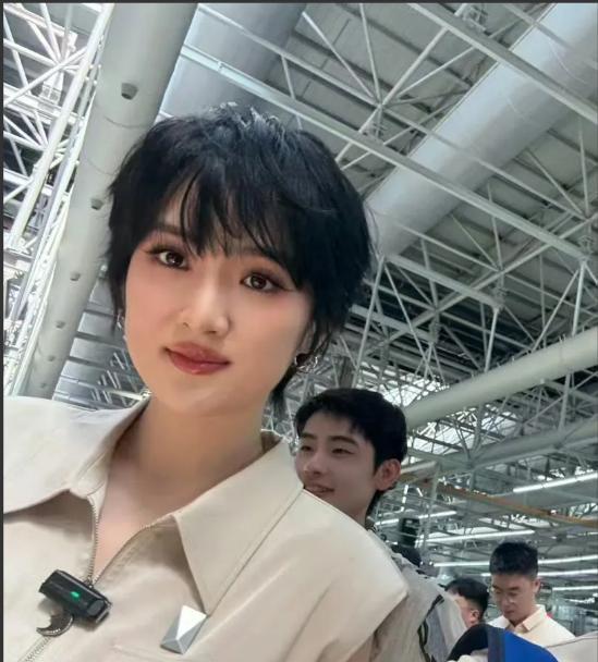 5月20日，华为创始人任正非二女儿姚安娜在重庆正式入职长安汽车，工号“1001”