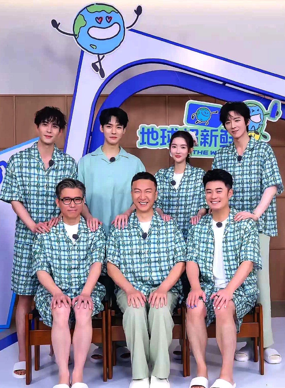 前面三个爷们，后面四个娘们。