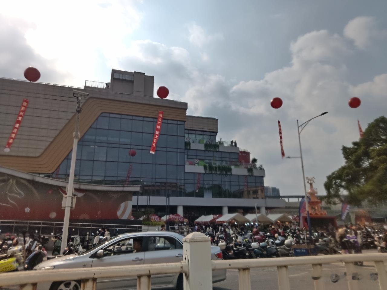 东莞火车站周边的交通配套能否再完善一些呢？多年未到东莞火车站，此番前来，发现