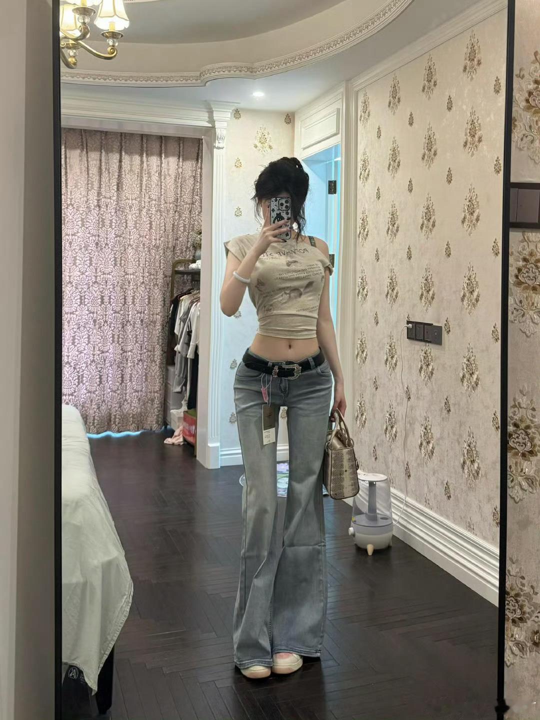 为什么会有如此好穿的低腰牛仔裤！！​[大笑]​​​