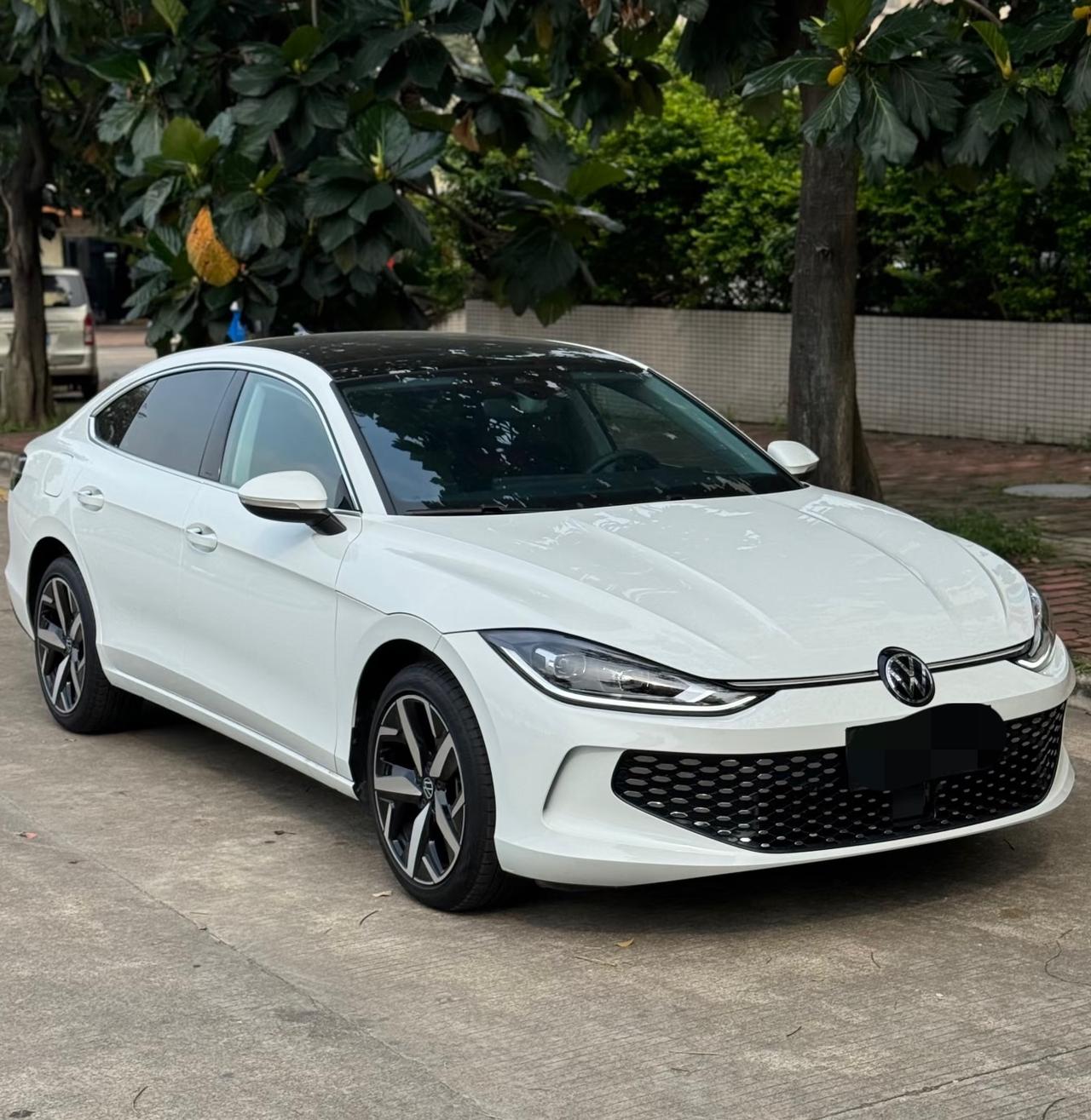 很多人问我：为什么宁愿买技术老掉牙的油车，也不愿意去买技术先进配置丰富的电车？