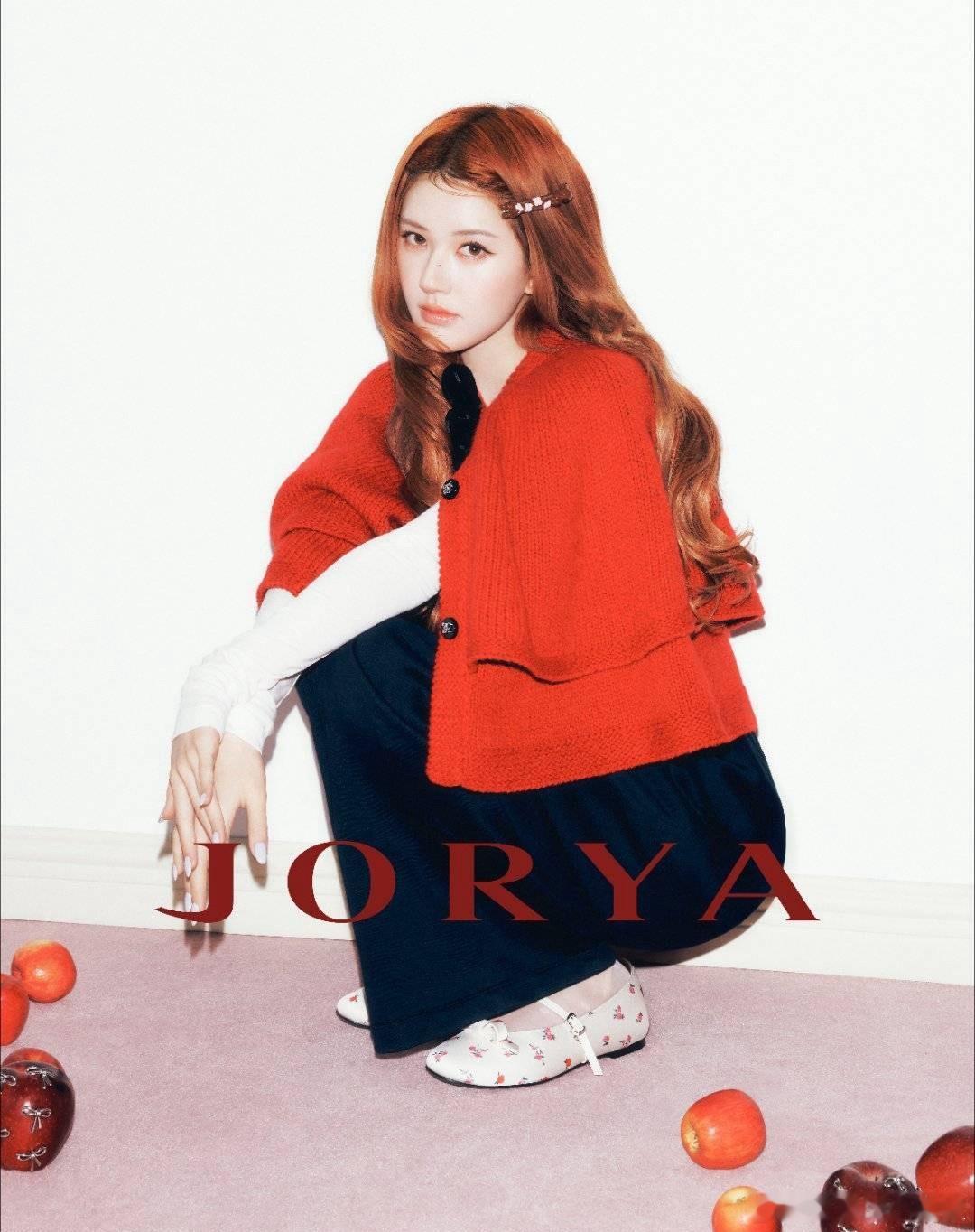 赵露思最新物料，这可是她亲自参与设计的造型，审美可以吧