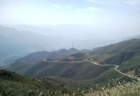 好多大城市的人不了解山区人民的生存环境，所以对我写的一些山村故事表示怀疑，说有逻