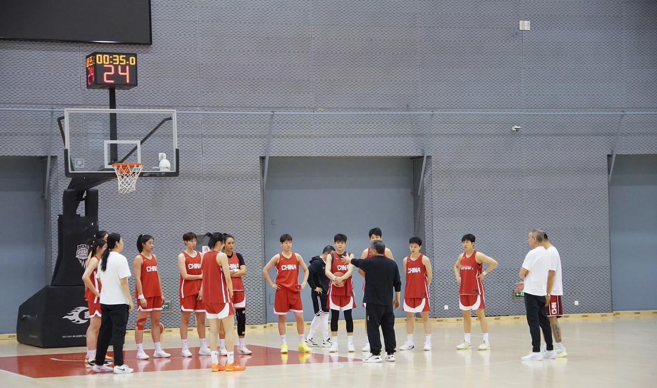 2026年，中国女篮面临两小考一大考所谓第一个小考，便是今年3月11日在武汉